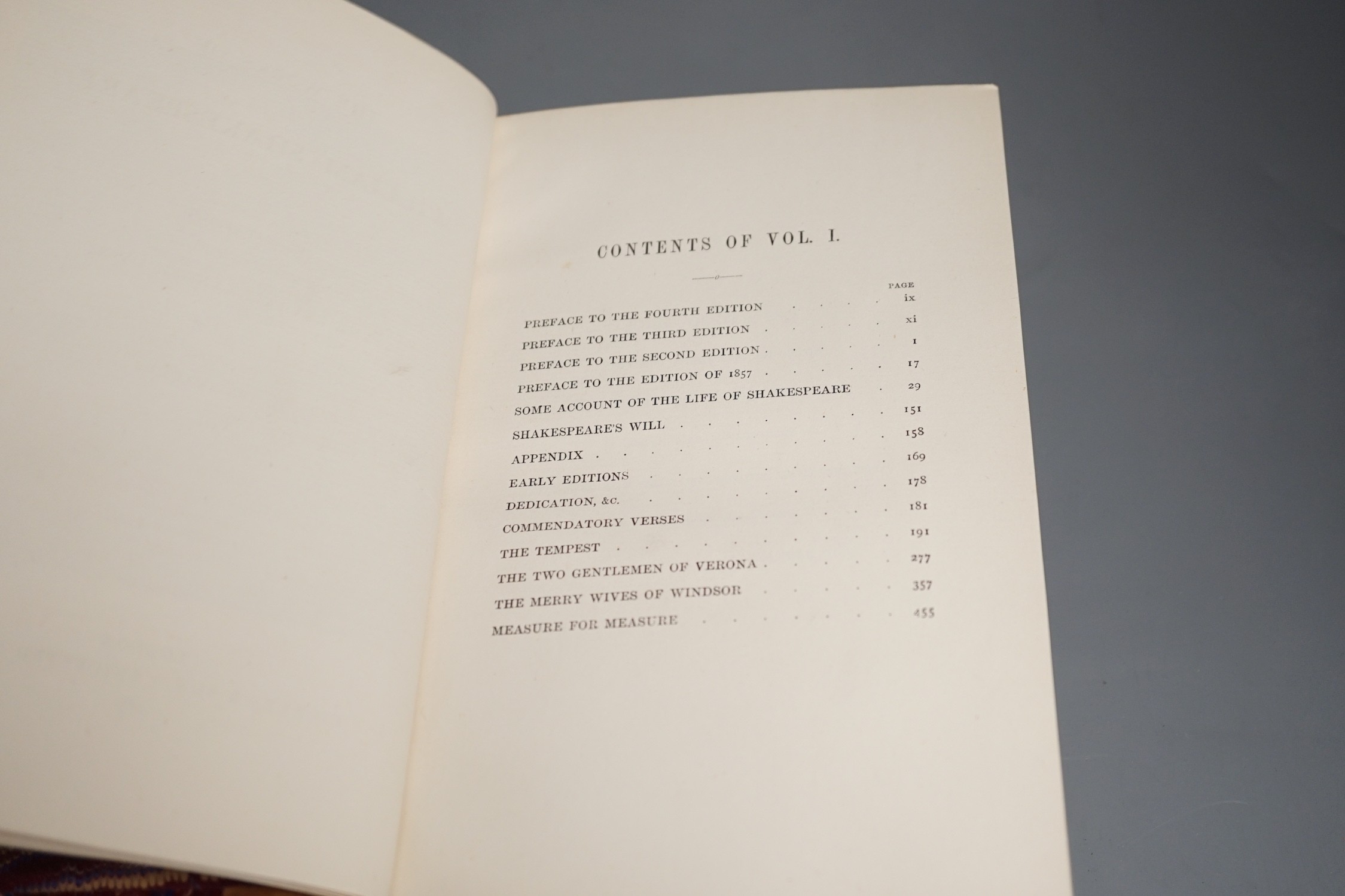 Works of Shakespeare, 10 volumes, leather bound, 22cms high